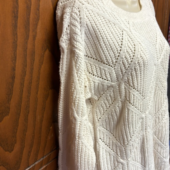 Liz Claiborne size Med winter white - Picture 3 of 7